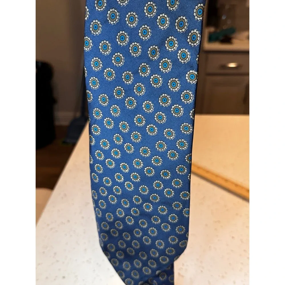 Robert Talbott Owens Ltd Navy Italian Madder Silk Medallion Hand Sewn Men Tie